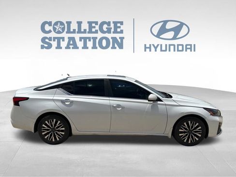 Used 2024 Nissan Altima 2.5 SV w/ SV Premium Package FWD image 7