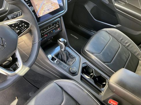 Certified 2022 Volkswagen Tiguan SEL R-Line image 17