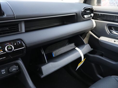 Used 2025 Honda Pilot Elite image 30