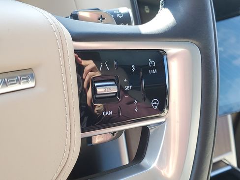 Used 2024 Land Rover Range Rover SE image 11