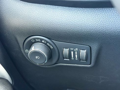 New 2025 Jeep Compass Limited w/ Sun and Sound Group image 29