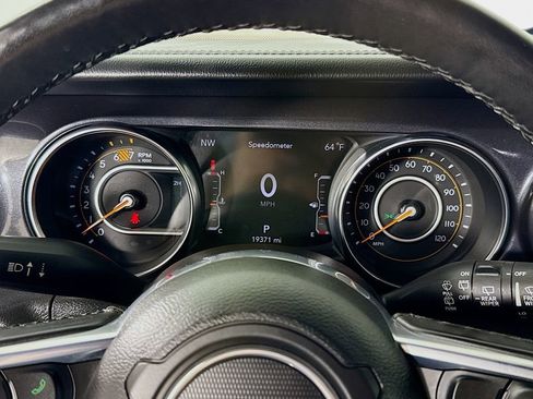 Used 2023 Jeep Wrangler Unlimited Sahara AWD/4WD image 14