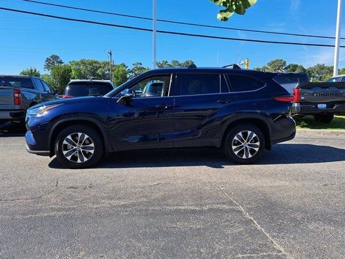 Used 2020 Toyota Highlander XLE AWD/4WD image 13