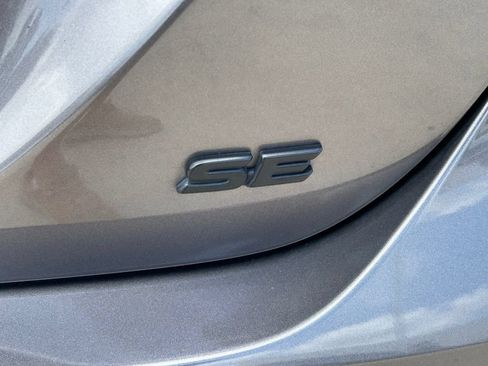 Used 2021 Toyota Camry SE FWD image 12