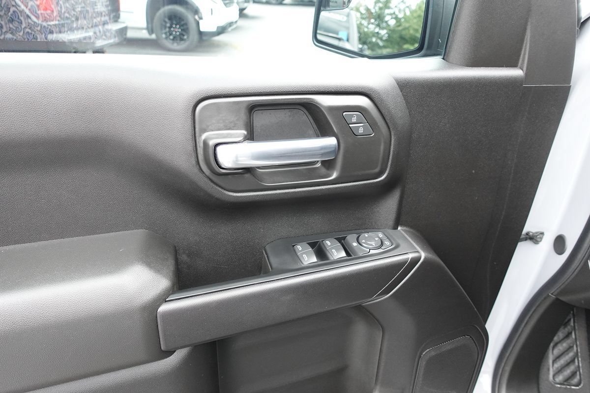 Used 2024 Chevrolet Silverado 1500 Custom w/ Dark Appearance Package AWD/4WD image 16