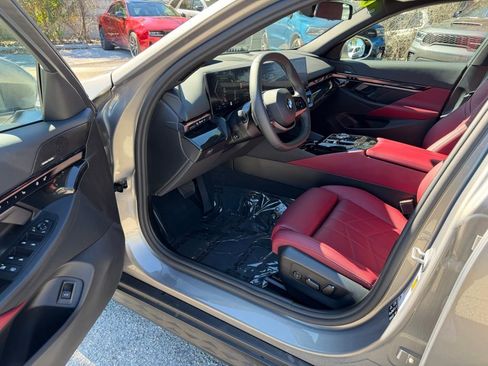 Used 2025 BMW 540i xDrive image 15