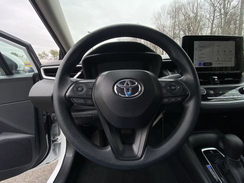 Used 2025 Toyota Corolla LE image 29