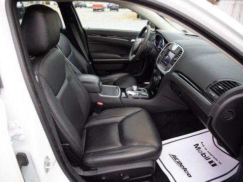 Used 2023 Chrysler 300 Touring L image 24