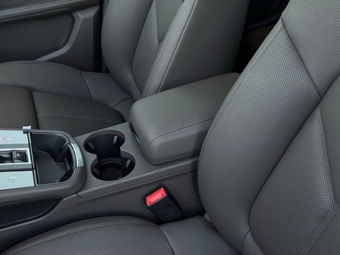 New 2026 Porsche Macan image 28