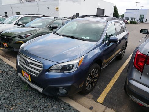 Used 2017 Subaru Outback 2.5i Limited w/ Popular Package #5 AWD/4WD image 3