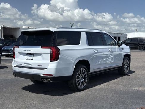 New 2026 GMC Yukon XL Denali w/ Denali Reserve Package AWD/4WD image 3