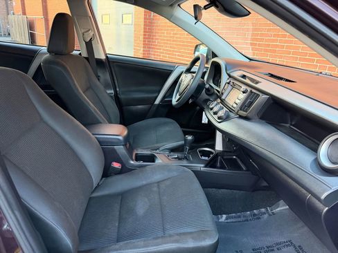 Used 2018 Toyota RAV4 LE image 18