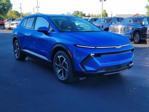 New 2026 Chevrolet Equinox EV LT image 2