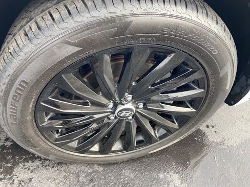 Used 2024 Hyundai Palisade Calligraphy image 3