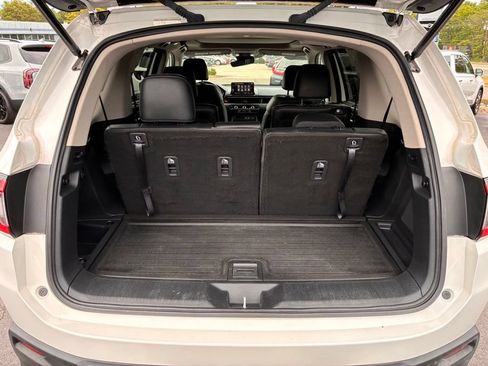 Used 2023 Honda Pilot Elite image 12