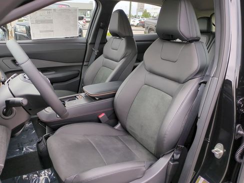 Used 2024 Nissan Ariya AWD image 14