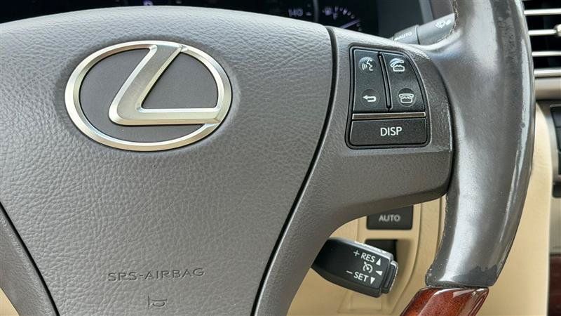 Used 2013 Lexus LS 460 AWD w/ Comfort Pkg image 33
