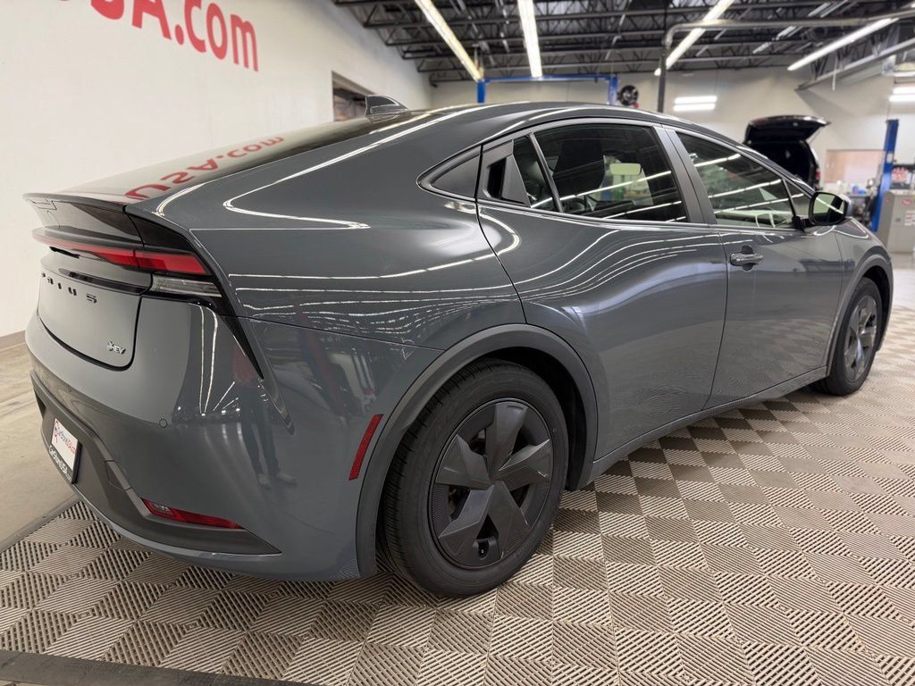 Used 2025 Toyota Prius LE FWD image 7