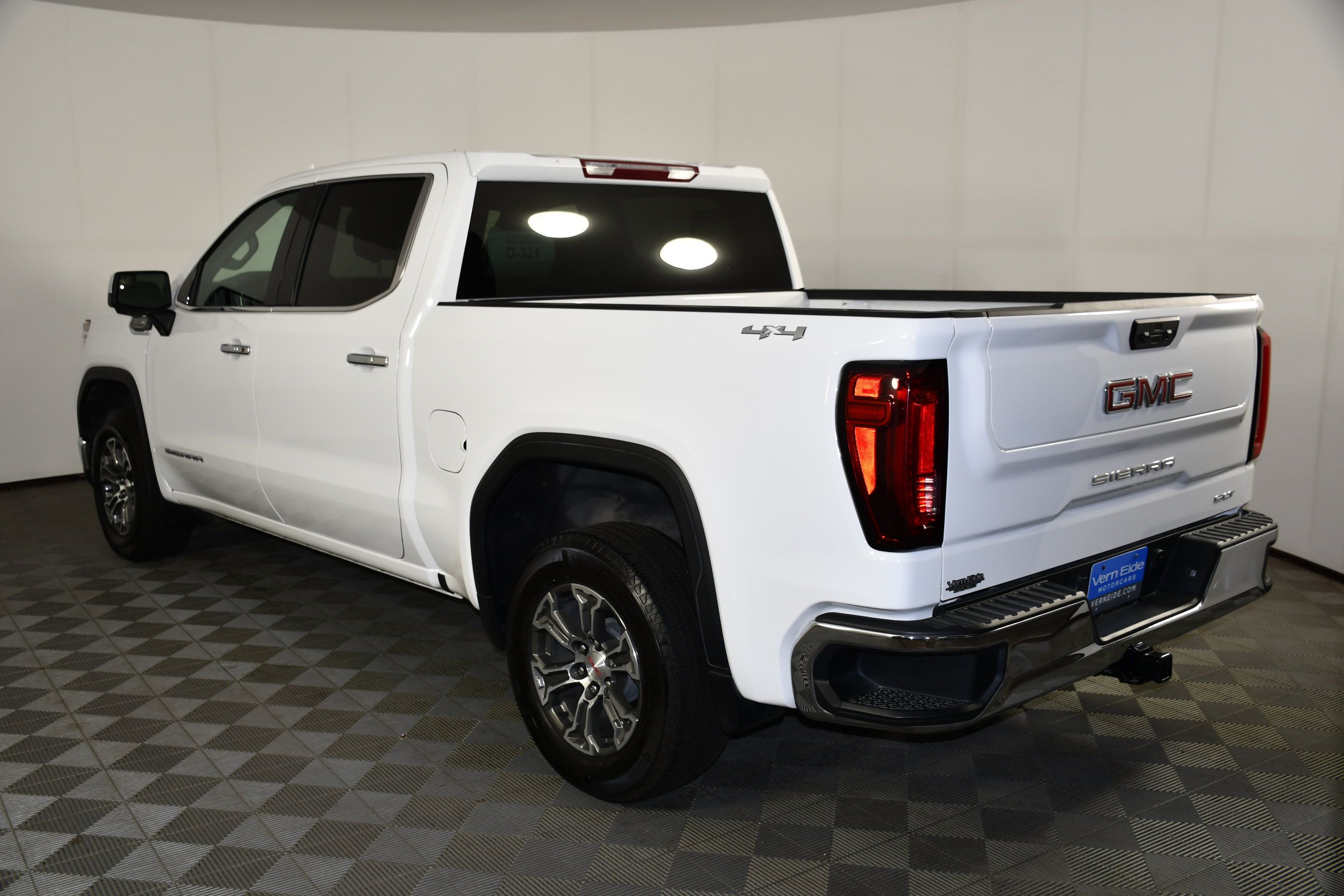 Used 2026 GMC Sierra 1500 SLT AWD/4WD image 7