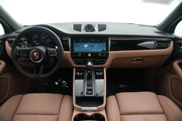 Certified 2026 Porsche Macan AWD/4WD image 34