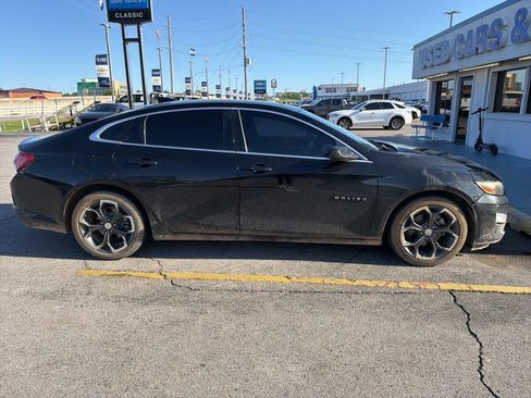 Used 2021 Chevrolet Malibu LT FWD image 2