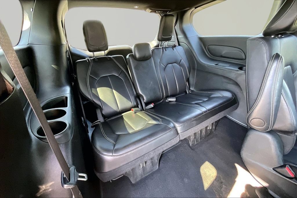 Used 2024 Chrysler Pacifica Limited FWD image 29