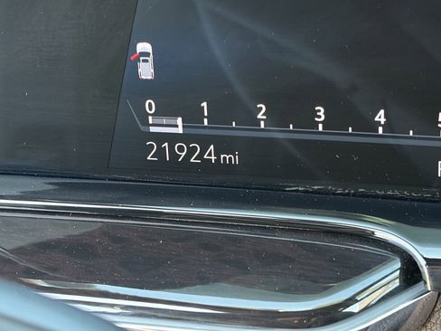 Certified 2023 Cadillac Escalade ESV Premium Luxury Platinum w/ LPO, Radiant Package AWD/4WD image 26