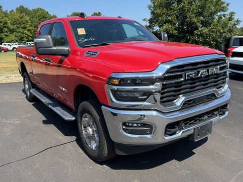 Used 2026 RAM 2500 Big Horn AWD/4WD image 3