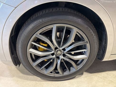 Used 2018 Maserati Levante GranLusso AWD/4WD image 2