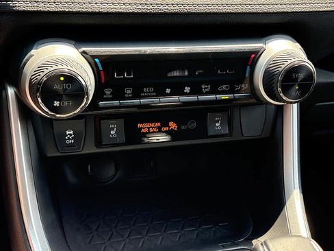 Used 2019 Toyota RAV4 XLE w/ Convenience Package AWD/4WD image 16
