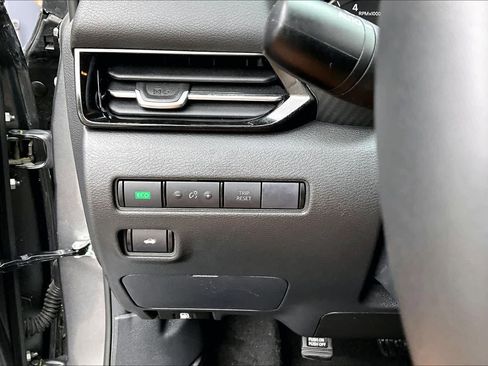 Certified 2025 Nissan Sentra SR image 33