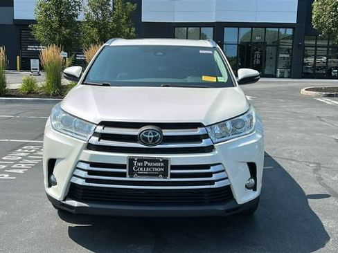 Used 2017 Toyota Highlander XLE AWD/4WD image 2
