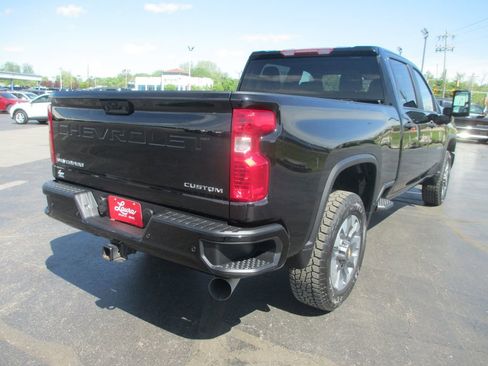 Used 2024 Chevrolet Silverado 2500 Custom w/ Custom Value Package image 6