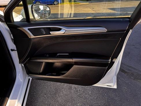 Used 2020 Ford Fusion SE FWD image 32