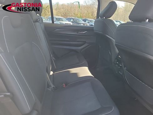 Used 2023 Jeep Grand Cherokee L Laredo image 25