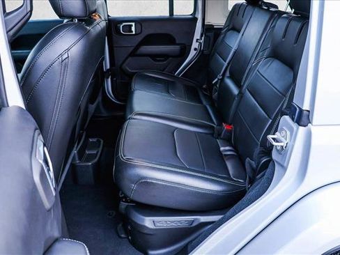 Used 2022 Jeep Wrangler Unlimited Sahara image 21