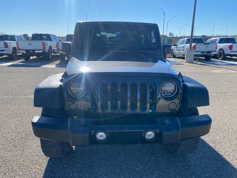 Used 2018 Jeep Wrangler Sport AWD/4WD image 9