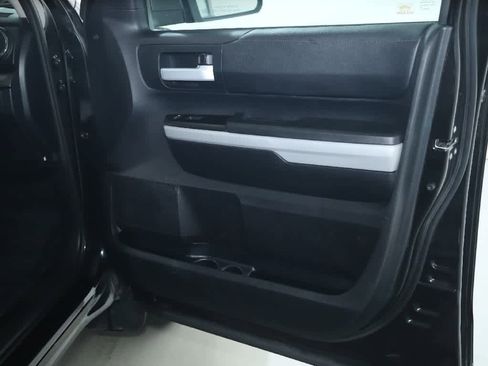 Used 2019 Toyota Tundra SR5 w/ SR5 Upgrade Package AWD/4WD image 32