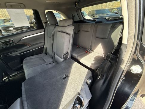 Used 2016 Toyota Highlander LE w/ Protection Package #3 image 18