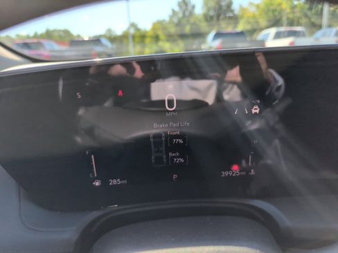 Used 2024 Buick Encore GX Sport Touring image 13