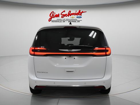 Used 2026 Chrysler Pacifica Select FWD image 5