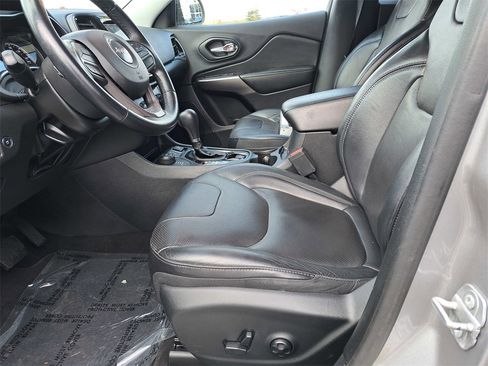 Used 2019 Jeep Cherokee Limited image 11