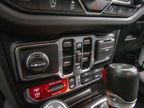 Used 2024 Jeep Wrangler Unlimited Rubicon AWD/4WD image 16