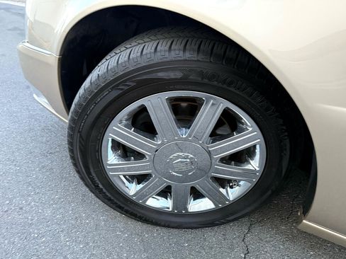 Used 2006 Cadillac DTS image 37