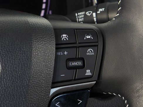 Used 2025 Toyota Camry SE w/ Convenience Package image 28