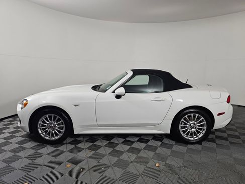 Used 2017 FIAT 124 Spider Classica image 4