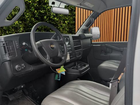 Used 2021 Chevrolet Express 2500 RWD image 4