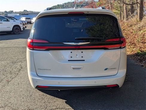 Certified 2021 Chrysler Pacifica Pinnacle image 4
