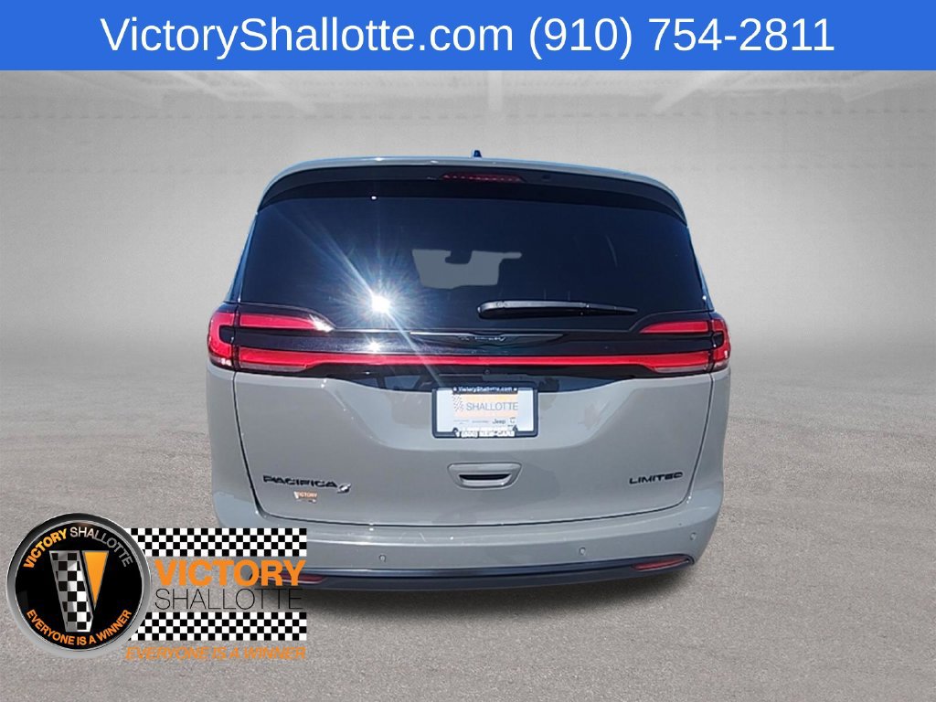 Used 2025 Chrysler Pacifica Limited FWD image 34