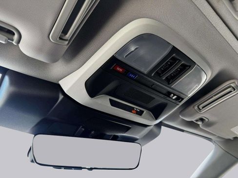 Used 2024 Subaru Crosstrek 2.0i Premium image 33